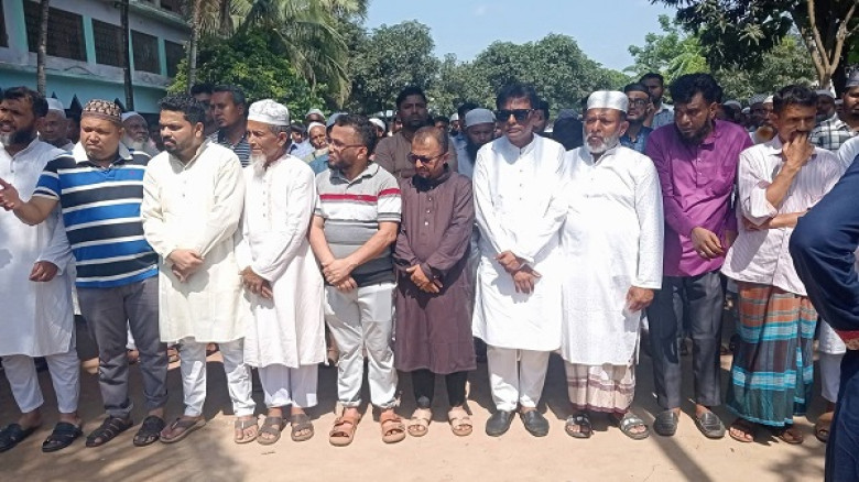 ডাকাতিয়ায় ডুবে নিহত হওয়া শিহাবের জানাযায় সাংসদ মোবাশ্বের আলম ভূঁইয়া